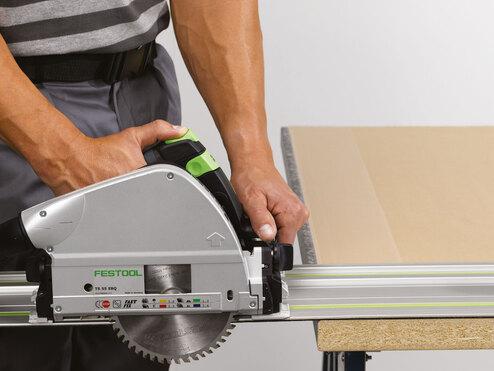 Zuschnitt von Massivholz mittels Tischkreissäge